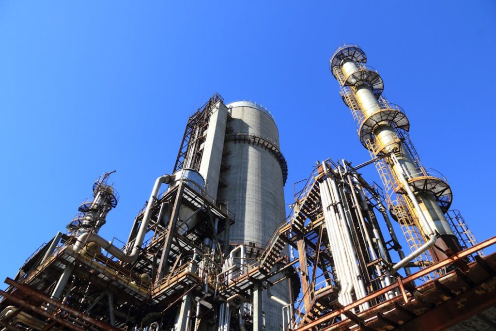 Why Are Bronto Skylifts an Ideal Solution for Oil and Gas Refineries?